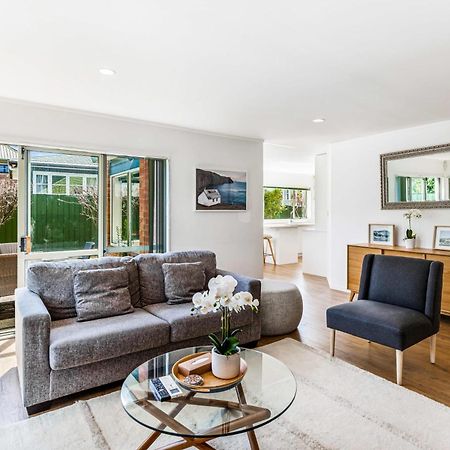 Private And Sunny 3-Bedroom Home With Parking Auckland Exteriér fotografie
