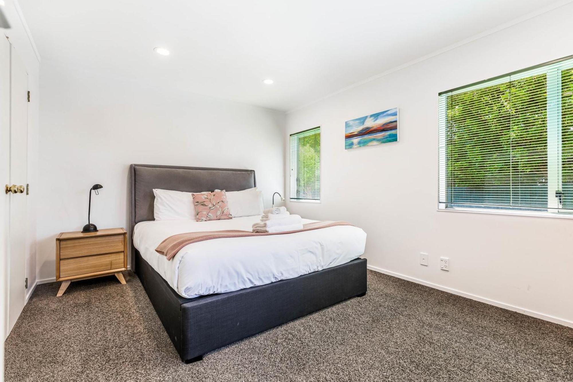 Private And Sunny 3-Bedroom Home With Parking Auckland Exteriér fotografie